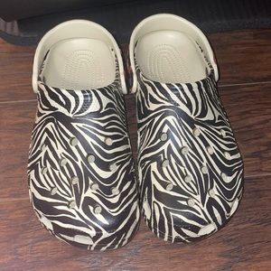 Zebra crocs Size 9 men /11 women unisex COMES WITH FREE JIBBITZ